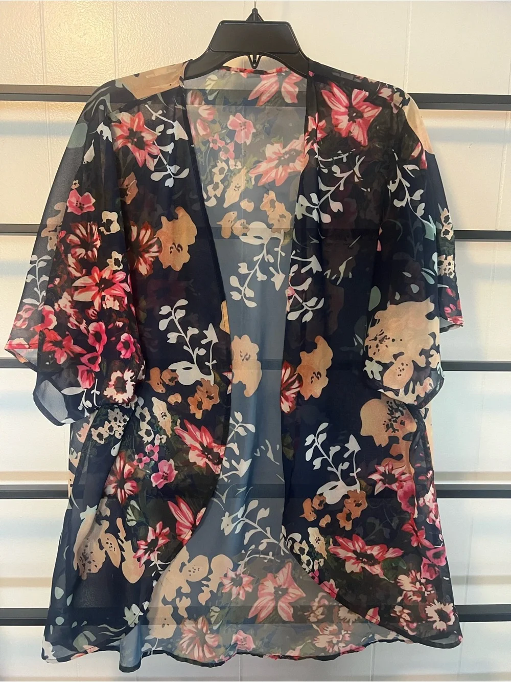 EUC, Women’s Floral Sheer Cover Up, please see pictures for measurements, C4